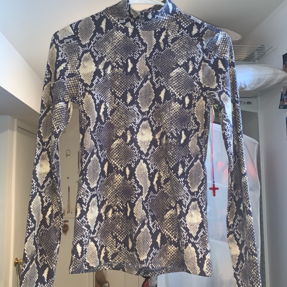 Tight Mock Neck Snakeskin Long Sleeve